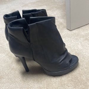 Dolce vita black heels booties size 8